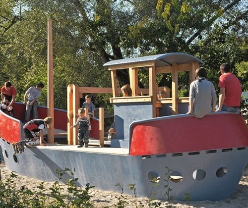Metalen speelschip
