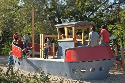 Metalen speelschip