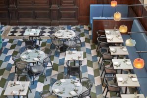 Forbo Flooring legt marmoleum restaurant Duddells aan