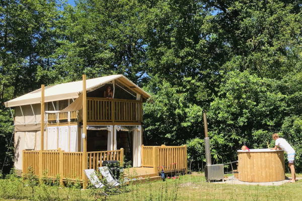 Nationaal Glamping Onderzoek - Papillon Airlodge hottub glamping