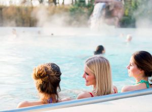 Sanadome Thermen buiten winter groep meiden wellness recreatief totaal