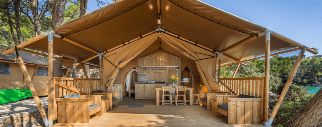 Glamping specialist Luxetenten neemt GlampingLodges over
