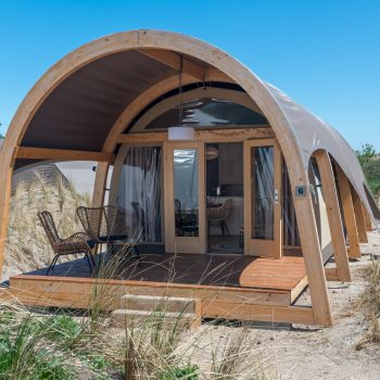 The Dune Lodge met zijn creative vorm geeft veel ruimte en een luxe sfeer.